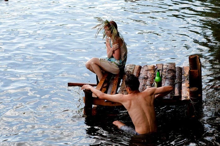 Hippiler ıssız yerlerde buluşuyorlar galerisi resim 2