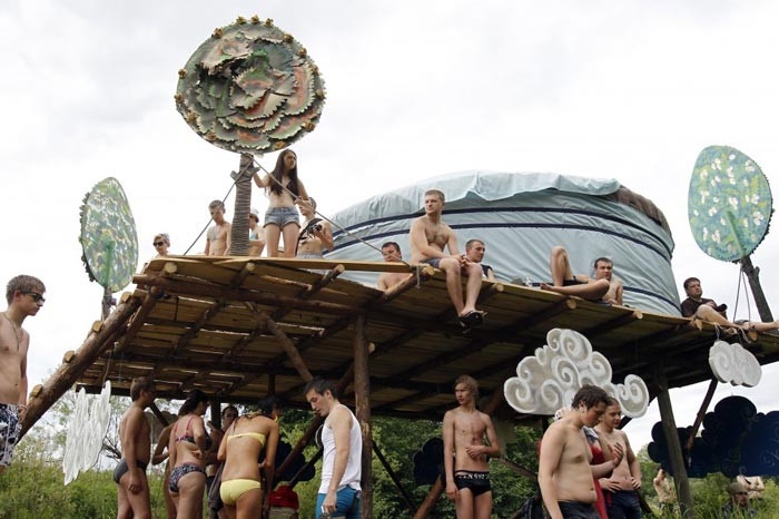 Hippiler ıssız yerlerde buluşuyorlar galerisi resim 8