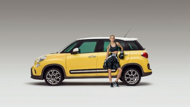 Seksi model Fıat'ın takviminde! galerisi resim 6