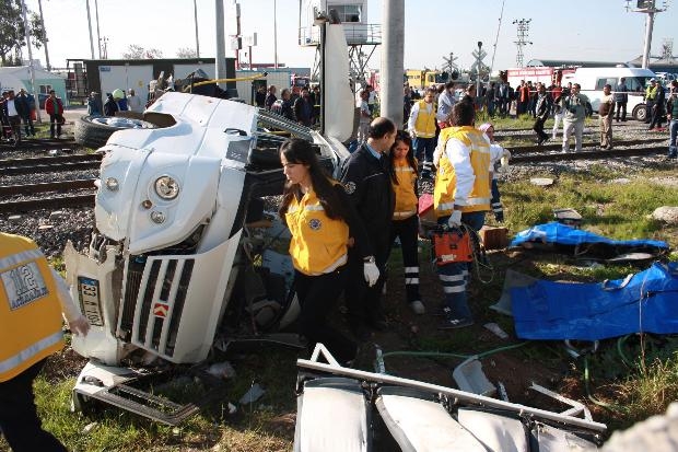 Mersin'deki tren kazasından ilk görüntüler galerisi resim 8