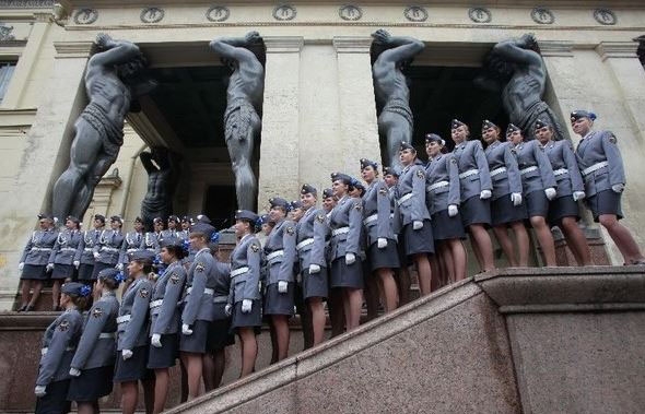 Rus kadın polisler yazı getirdi galerisi resim 3