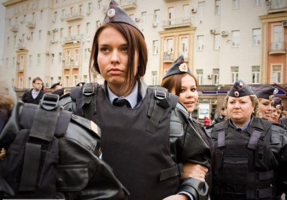 Rus kadın polisler yazı getirdi galerisi resim 9