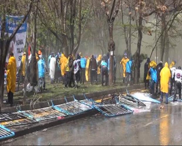 Ankara'da Yatağan işçilerine müdahale galerisi resim 1