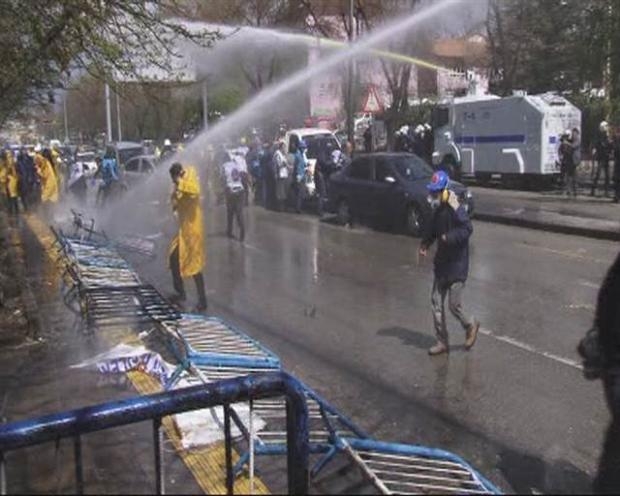 Ankara'da Yatağan işçilerine müdahale galerisi resim 2