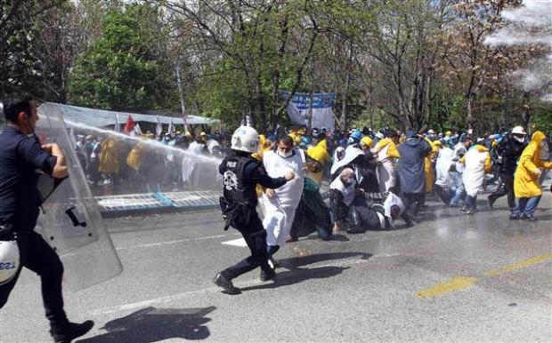 Ankara'da Yatağan işçilerine müdahale galerisi resim 6