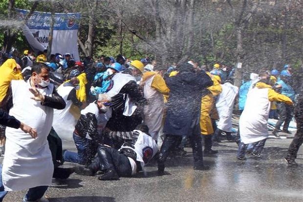 Ankara'da Yatağan işçilerine müdahale galerisi resim 9