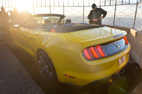 Yeni Mustang Convertible bakın nerede tanıtıldı galerisi resim 2