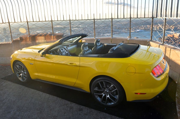 Yeni Mustang Convertible bakın nerede tanıtıldı galerisi resim 4