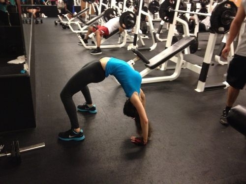 Fitness yapan model Jen Selter, Instagram hesabında çeşitli yerlerde Yog galerisi resim 12