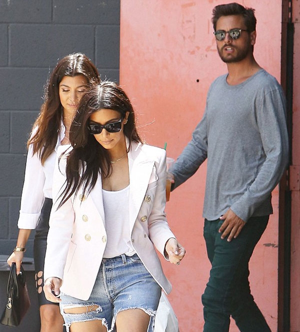 Kim Kardashian'ın bacaklarının haline bakın! galerisi resim 7