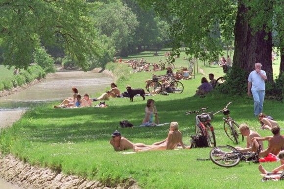 Bu şehirde çıplaklık serbest galerisi resim 16