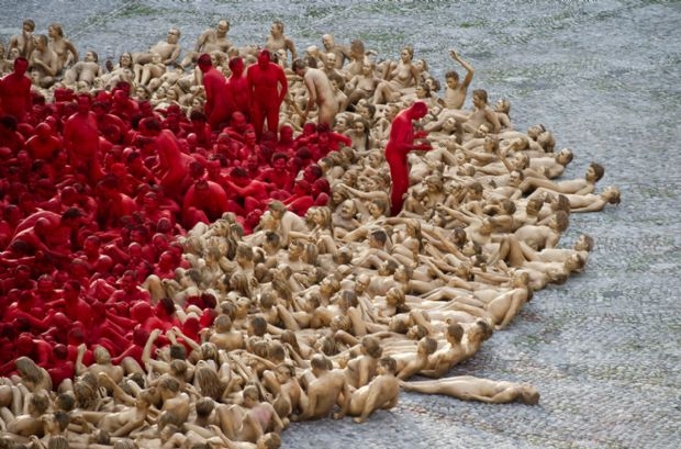 Bu şehirde çıplaklık serbest galerisi resim 6