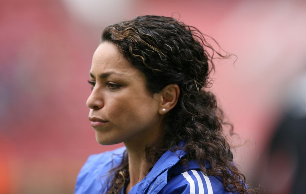 Chelsea'nin güzel yüzü Eva Carneiro galerisi resim 1