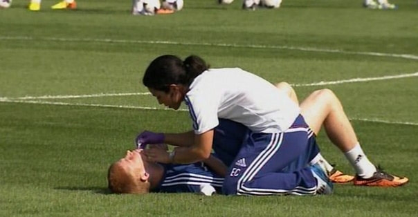 Chelsea'nin güzel yüzü Eva Carneiro galerisi resim 12