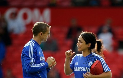 Chelsea'nin güzel yüzü Eva Carneiro galerisi resim 6