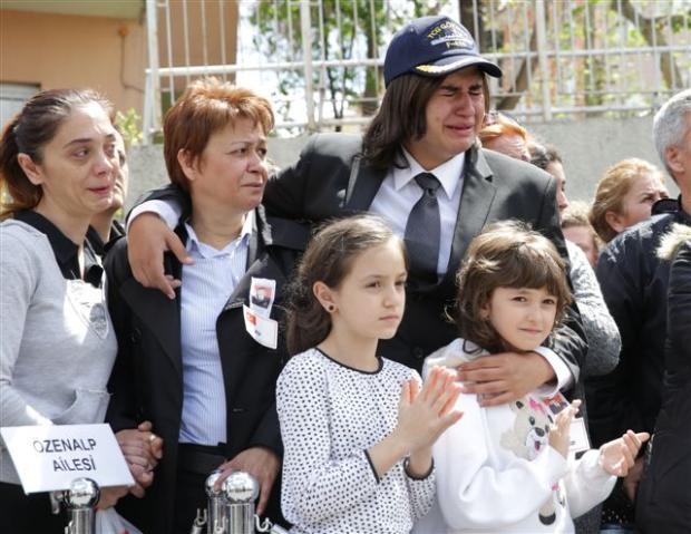 Albay Özenalp'in cenazesinde gözyaşı sel oldu galerisi resim 1