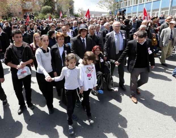 Albay Özenalp'in cenazesinde gözyaşı sel oldu galerisi resim 14