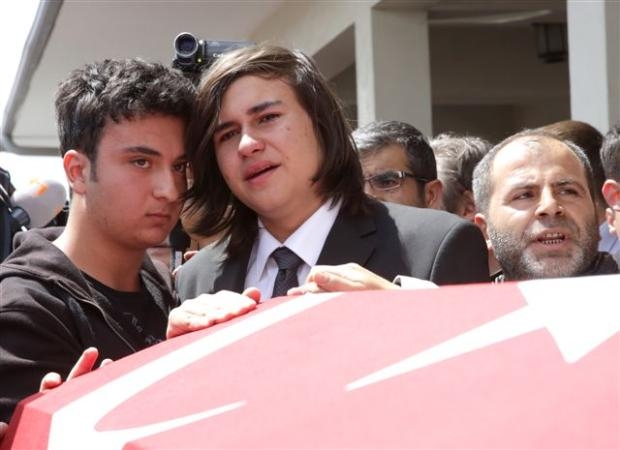 Albay Özenalp'in cenazesinde gözyaşı sel oldu galerisi resim 17