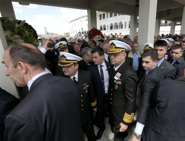 Albay Özenalp'in cenazesinde gözyaşı sel oldu galerisi resim 20