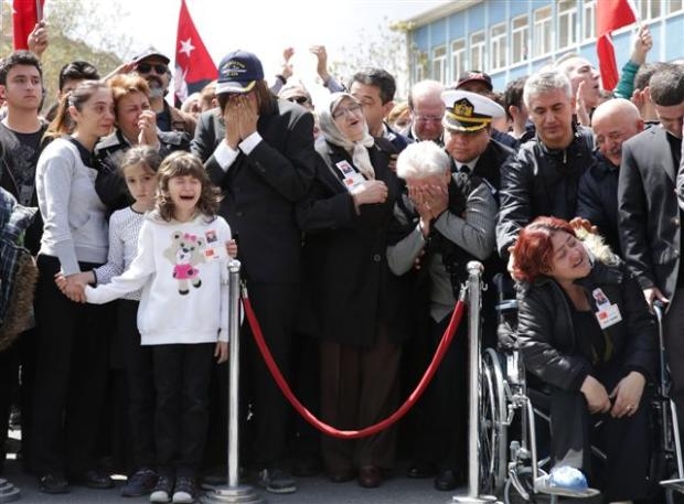 Albay Özenalp'in cenazesinde gözyaşı sel oldu galerisi resim 6