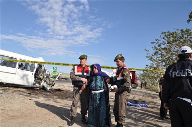 Kocasının cesedinin başından ayrılmadı galerisi resim 2