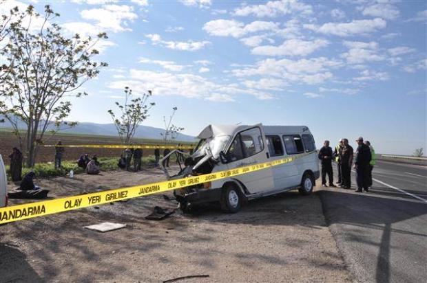Kocasının cesedinin başından ayrılmadı galerisi resim 3