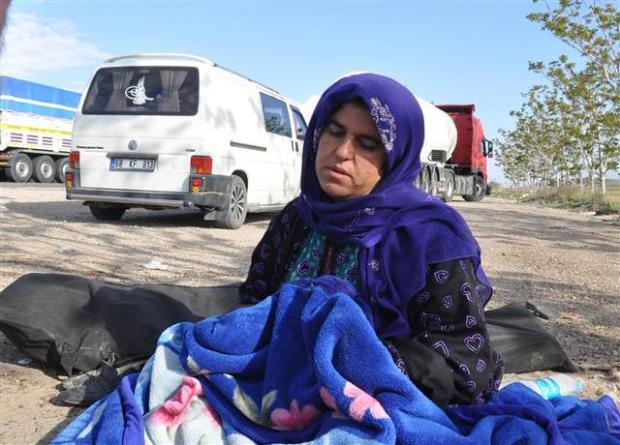 Kocasının cesedinin başından ayrılmadı galerisi resim 7