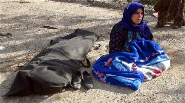 Kocasının cesedinin başından ayrılmadı galerisi resim 8