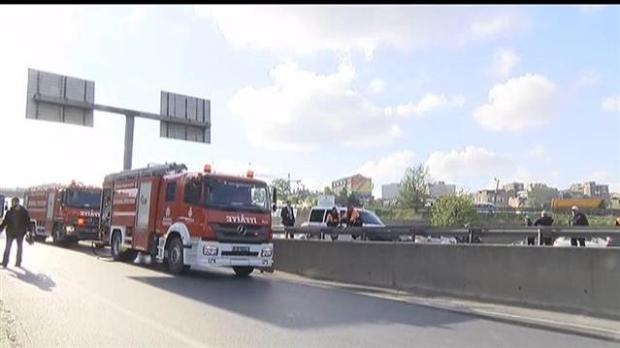 TEM'de yanan minibüs trafiği felç etti galerisi resim 10