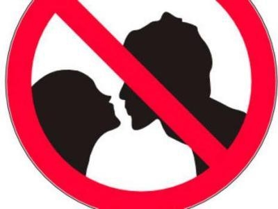 Bu ülkelerde öpüşmek yasak galerisi resim 11