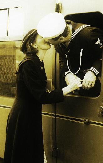 Bu ülkelerde öpüşmek yasak galerisi resim 16