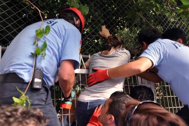 Dut toplarken koluna demir saplandı galerisi resim 3