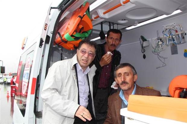 Halk otobüsü beton mikserine çarptı galerisi resim 1