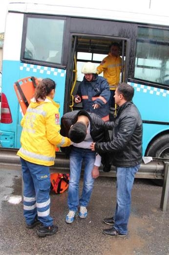 Halk otobüsü beton mikserine çarptı galerisi resim 13