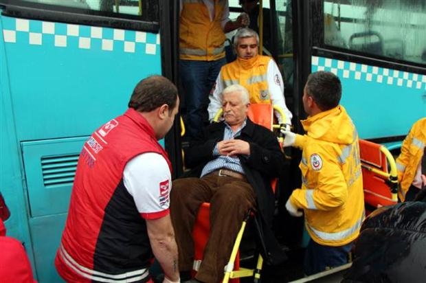 Halk otobüsü beton mikserine çarptı galerisi resim 14