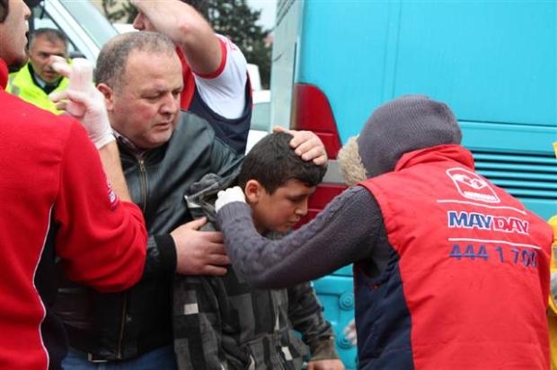 Halk otobüsü beton mikserine çarptı galerisi resim 17