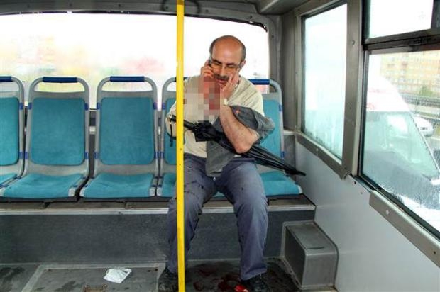 Halk otobüsü beton mikserine çarptı galerisi resim 18