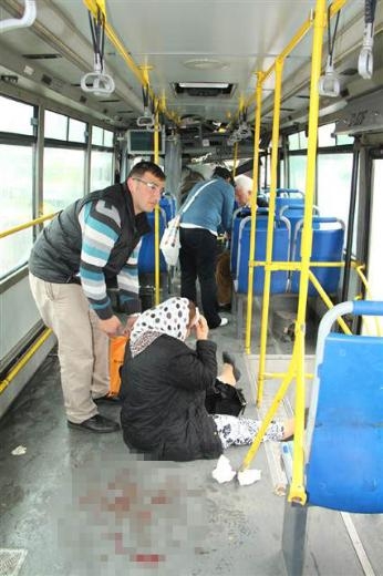 Halk otobüsü beton mikserine çarptı galerisi resim 3