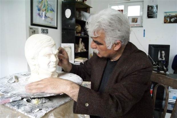 Ali İsmail ve Berkin'in annesi için hediye büst galerisi resim 10