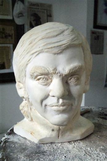 Ali İsmail ve Berkin'in annesi için hediye büst galerisi resim 4