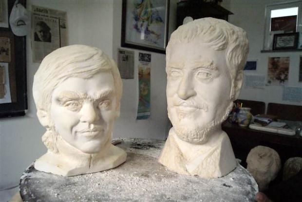 Ali İsmail ve Berkin'in annesi için hediye büst galerisi resim 5