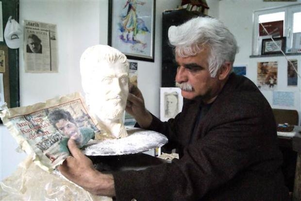 Ali İsmail ve Berkin'in annesi için hediye büst galerisi resim 6
