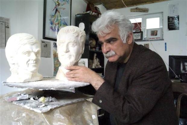 Ali İsmail ve Berkin'in annesi için hediye büst galerisi resim 7
