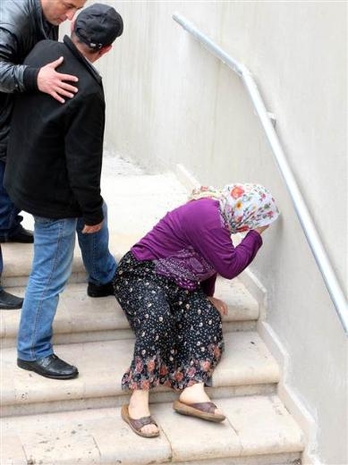 Yangına giden itfaiyeciye büyük şok galerisi resim 12