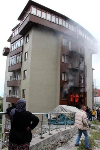 Yangına giden itfaiyeciye büyük şok galerisi resim 13