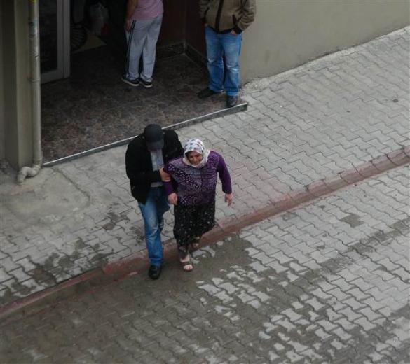 Yangına giden itfaiyeciye büyük şok galerisi resim 4