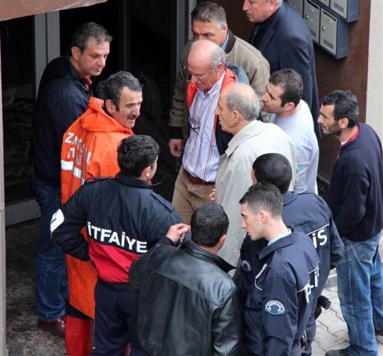 Yangına giden itfaiyeciye büyük şok galerisi resim 9