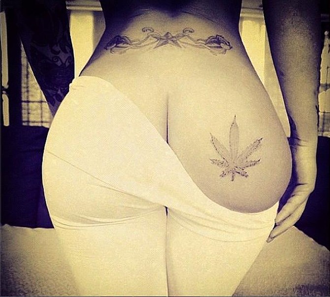Seksi kalça dövmeleri galerisi resim 7