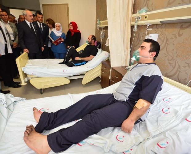 Kılıçdaroğlu Akhisar'da yaralıları ziyaret etti galerisi resim 3