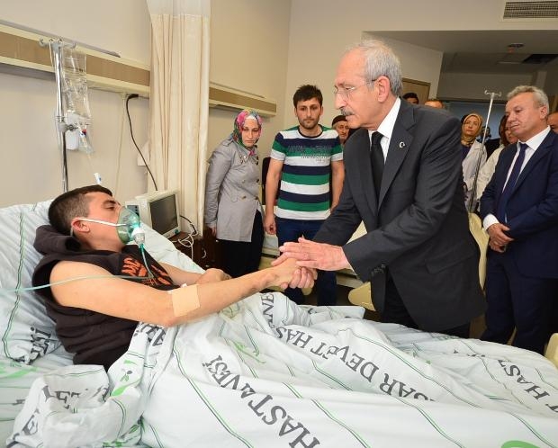 Kılıçdaroğlu Akhisar'da yaralıları ziyaret etti galerisi resim 4